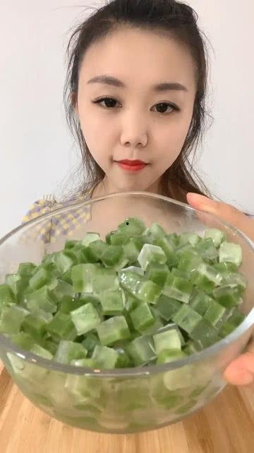 吃哈密瓜嘎嘣脆,夏日清凉美食之旅