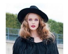 吃瓜少女梳中分,揭秘时尚潮流新风向