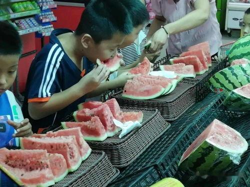 东兴商厦吃瓜大赛